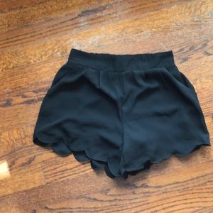 Scallop shorts